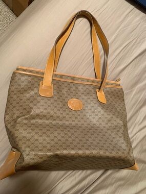 Authentic Gucci shoulder bag